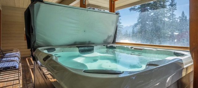 Charming Chalet at Sonenalp | Walk to Canyon + Hot Tub, Sauna, Garage in Mammoth Lakes