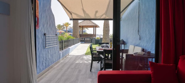 FRONTLINE WITH GARDEN in San Bartolome de Tirajana