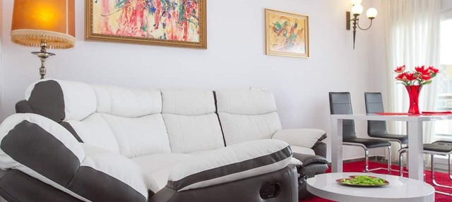 Carihuela - Frontline Beach Apartment in Torremolinos in Torremolinos