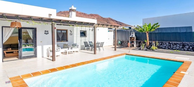 Villa Burgado Beach by Villa Plus in Playa Blanca