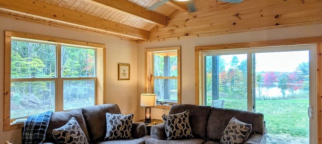 Cozy 2 Bedroom Cabin in Serene Bellaire/Alden with LakeViews-Bumbleebee Bungalow in Bellaire