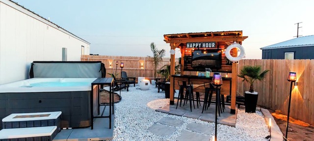 Mini Oasis—Hot tub Fire Pit Bar+Lounge in Lubbock