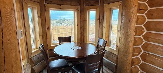 White Wolf Cabin and Hot Tub in Williams