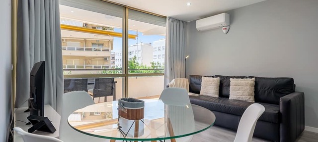 Calafenga Apartment with Sea Views, Wi-Fi, and Air Conditioning in Calafell