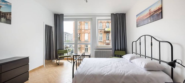 Marszałkowska White & Black Apartment in Warszawa
