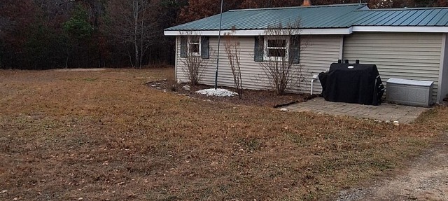 Quaint cottage on 5 wooded acres in Grayling