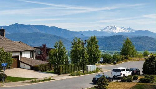 Eagle Mountain 2 Bedroom luxury Private Suite in Abbotsford