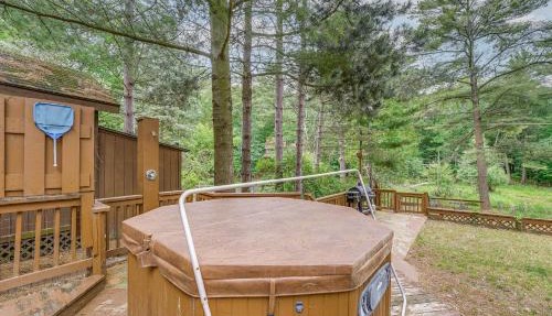 Mears Retreat w/Hot Tub, Fireplace & Dunes in Mears