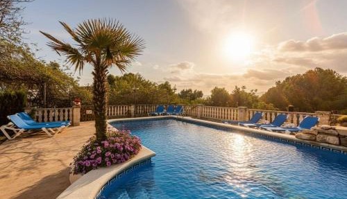 Escapada con Piscina Climatizada y Área Infantil in Bellvei del Penedes