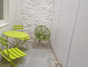 New 2026 luxury design loft, by Santa Barbara Castle, with pool table, AC and wifi in Alicante